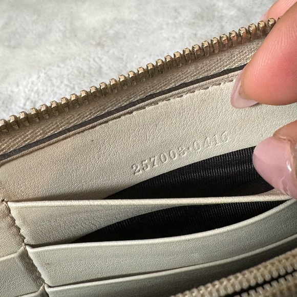 GIVEAWAY 🤍Gucci Canvas Sherry line Wallet🤍 - Picture 11 of 13